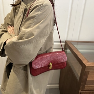 French vintage dark red crocodile pattern shoulder bag with a gold buckle for women