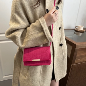 Elegant rose red crocodile pattern crossbody bag with a gold buckle for women
