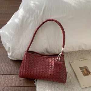Women Woven Shoulder Bag PU Leather Underarm Bag Minimalist Retro Hobo Bag With Magnetic Closure Elegant Daily Handbag