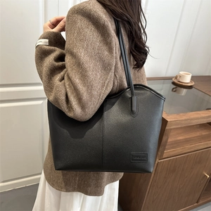 Retro black large capacity faux leather tote bag with lychee texture and thin straps