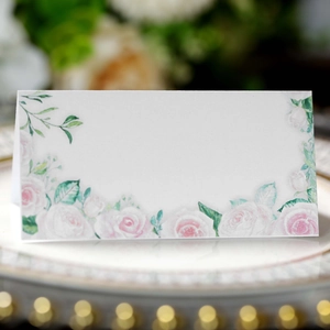 Cartes de table de mariage élégantes avec roses aquarelles imprimées sur papier cartonné blanc