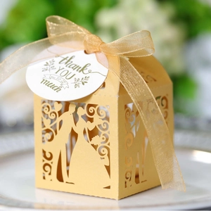 Scatola bomboniera matrimonio champagne oro intagliata al laser con nastro e tag