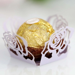 Elegante lasergeschnittene lila Hohl-Cupcake-Förmchen mit Blumenmuster für Hochzeiten