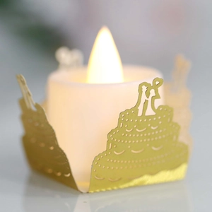 Porte-bougie découpé au laser doré avec silhouette de gâteau et bougie chauffe-plat LED