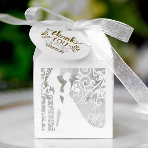 Elegante witte lasergesneden bruiloft snoepdoos met Mr & Mrs silhouet en bedanklabel