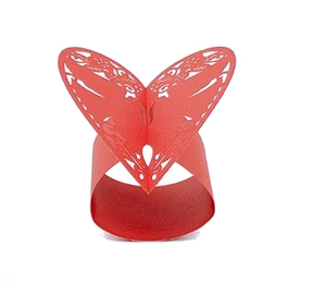 Élégant anneau de serviette papillon rouge évidé avec motifs floraux pour mariages