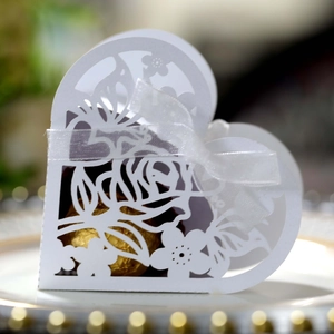 Elegant Heart Shaped Laser Cut Wedding Candy Boxes Pearlescent Paper Rose Floral Chocolate Gift Box Ribbon Bow Party Favors
