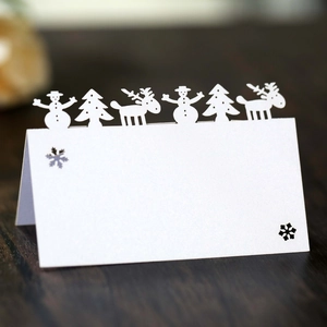 Lussuosi Segnaposto Natalizi in Carta Perla Artificialta Taglio Laser Con Disegno di Pupazzo di Neve Renna Albero per Decorazione Tavola Festa