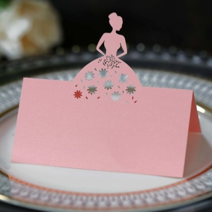 Elegante Frauensilhouette Lasergeschnittene Tischkarten Perlmuttpapier Hohle Blumen Tisch Namenskarten Für Hochzeit Party