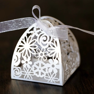 Laser Cut Hollow Out Flower Candy Box With Organza Ribbon Artificial Pearl Paper Favor Gift Box For Wedding Party Treat Box