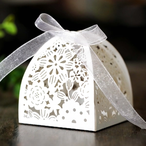 Laser Cut Hollow Wedding Favor Candy Boxes Artificial Pearl Paper Gift Boxes With Ribbon For Party Chocolate Packaging Decor