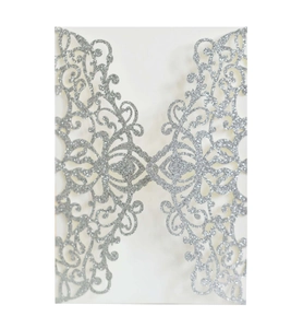 Faire-part de mariage argenté à paillettes avec découpe laser et motif floral évidé