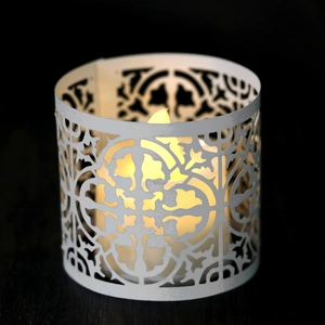 Abat-jour blanc ajouré au laser avec motif mandala et bougie LED à lumière chaude