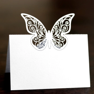 Marque-places Papillon Découpe Laser Papier Perlé Ajouré Cartes de Siège de Nom pour Décoration de Table de Banquet de Mariage Style Élégant