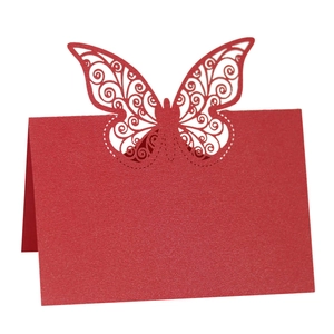 Marque-places papillon rouge perlé découpés au laser pour décoration de mariage