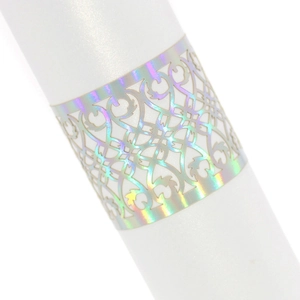 Holografischer Serviettenring in Roségold mit elegantem gelasertem Blumenmuster