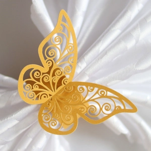 Elegante servilletero de mariposa hueca dorada de papel cortado con láser para bodas