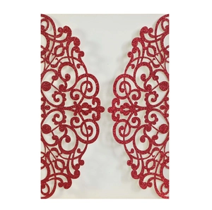 Étui d'invitation rouge pailleté avec motifs floraux découpés au laser précis