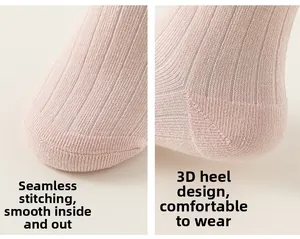 Détails de chaussettes roses côtelées avec pointe sans couture et talon 3D