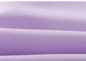 Vue macro détaillée de la texture du tissu violet lavande et tissage uni délicat