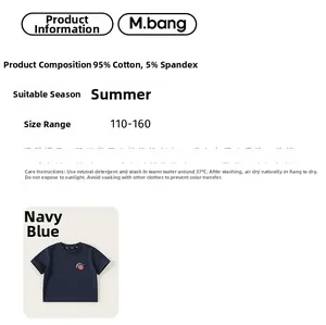 Détail d'un t-shirt bleu marine pour enfant en mélange 95 % coton et 5 % élasthanne