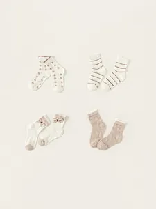 Lot de quatre paires de chaussettes en coton pour bébé avec nœuds, pois et lapins