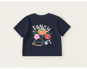 Détail d'un t-shirt en coton bleu marine avec graffiti coloré et imprimé FANCY au dos