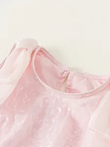 Abito rosa in tulle per bambina con paillettes e fiocchi sulle spalle stile a bocciolo