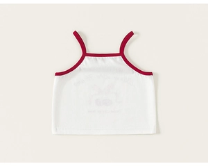 Détail du débardeur blanc en coton pour fille avec bordures et fines bretelles rouges