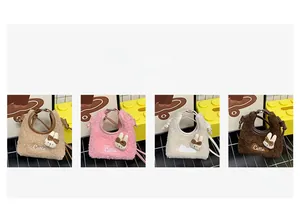 Détails des mini sacs en peluche avec décor de lapin en couleurs marron, rose et blanc