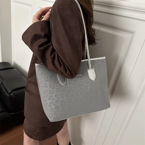 Retro leopard print tote bag for women with long shoulder straps and fashion text