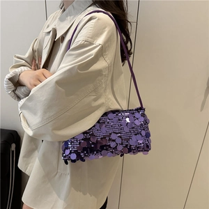 Sac à bandoulière tendance à paillettes violettes pour femmes avec texture brillante