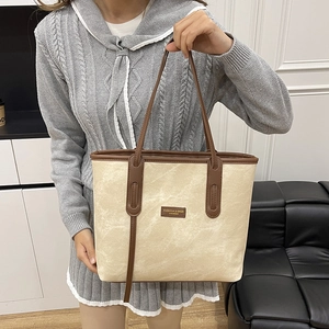Grand sac cabas en toile beige avec poignées en cuir marron et logo mode pour femmes