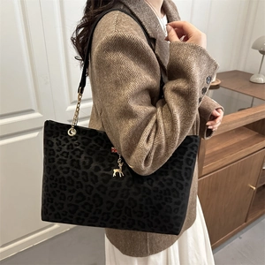 Chic vintage leopard print tote bag for women featuring stylish chain straps and gold charm