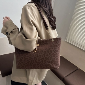 Chic leopard print oversized tote bag with gold metal chain strap for stylish daily commuting