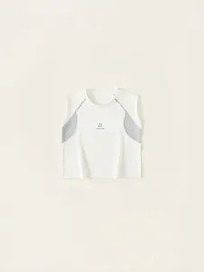 Weiße und graue ärmellose Sportweste für Jungen mit atmungsaktivem Mesh für den Sommer