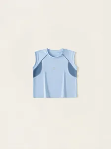 Damen Sport-Tanktop in Hellblau mit seitlichen Mesh-Einsätzen und atmungsaktivem Stoff