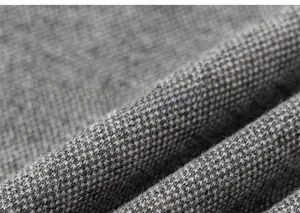 Gros plan d'un tissu en maille gris et blanc avec structure en micro-mesh respirant