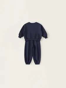 Ensemble de jogging bleu marine pour enfants avec sweat-shirt et pantalon, vue de dos