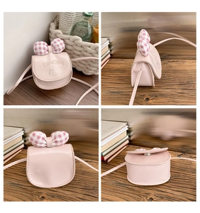 Détails du petit sac bandoulière rose pour filles avec nœud à carreaux et motif de chat