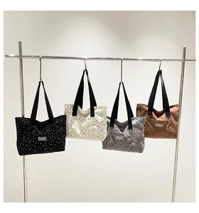 Sacs cabas en velours côtelé avec nœuds floraux et badges de mode en quatre coloris