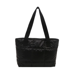 Sac fourre-tout matelassé noir tendance en nylon brillant avec une grande capacité