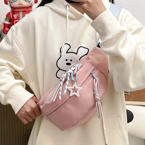 Rosafarbene wasserdichte Nylon-Brusttasche mit Stern-Anhänger und blauem Gurt