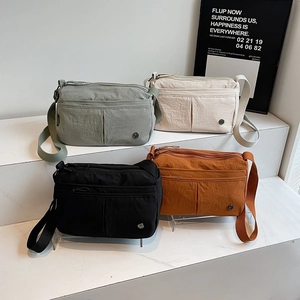 Sac Bandoulière Multicouche en Nylon Léger pour Femme Sac à Épaule Décontracté Multi-Poches Bandoulière Réglable Sac à Main Mode