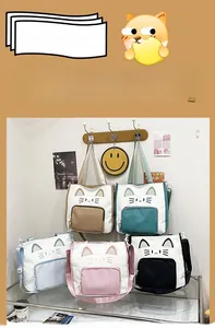 Detailansicht der Cartoon-Katzen-Canvas-Taschen in Khaki, Grün, Rosa und Blau