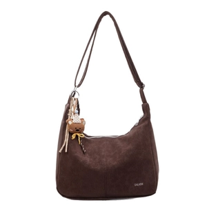 Sac à bandoulière vintage marron en daim mat avec pendentif ours mignon