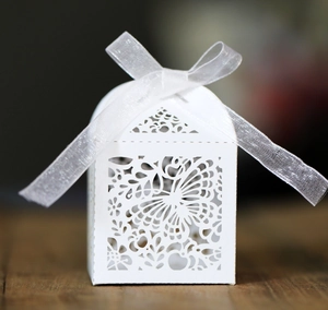 European Style Laser Cut Butterfly Pearlescent Paper Wedding Favor Candy Gift Box With Ribbon For Party Decorations