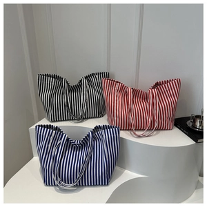 Détails de grands sacs fourre-tout en toile à rayures verticales en trois couleurs