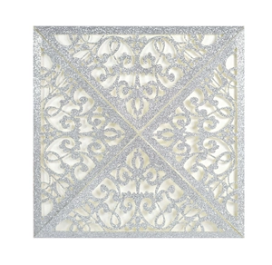 Invito a nozze quadrato glitter argento con eleganti motivi intagliati a laser