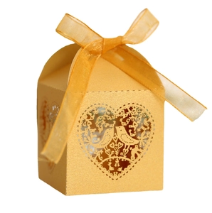 Goldene lasergeschnittene Hochzeits-Geschenkbox mit Vogelmotiv, Herzmuster und Schleife